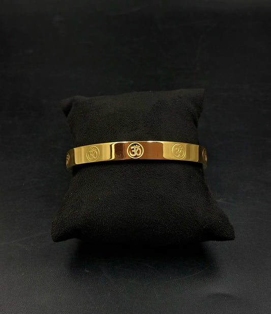 Stunning Om Men's Gold Bracelet